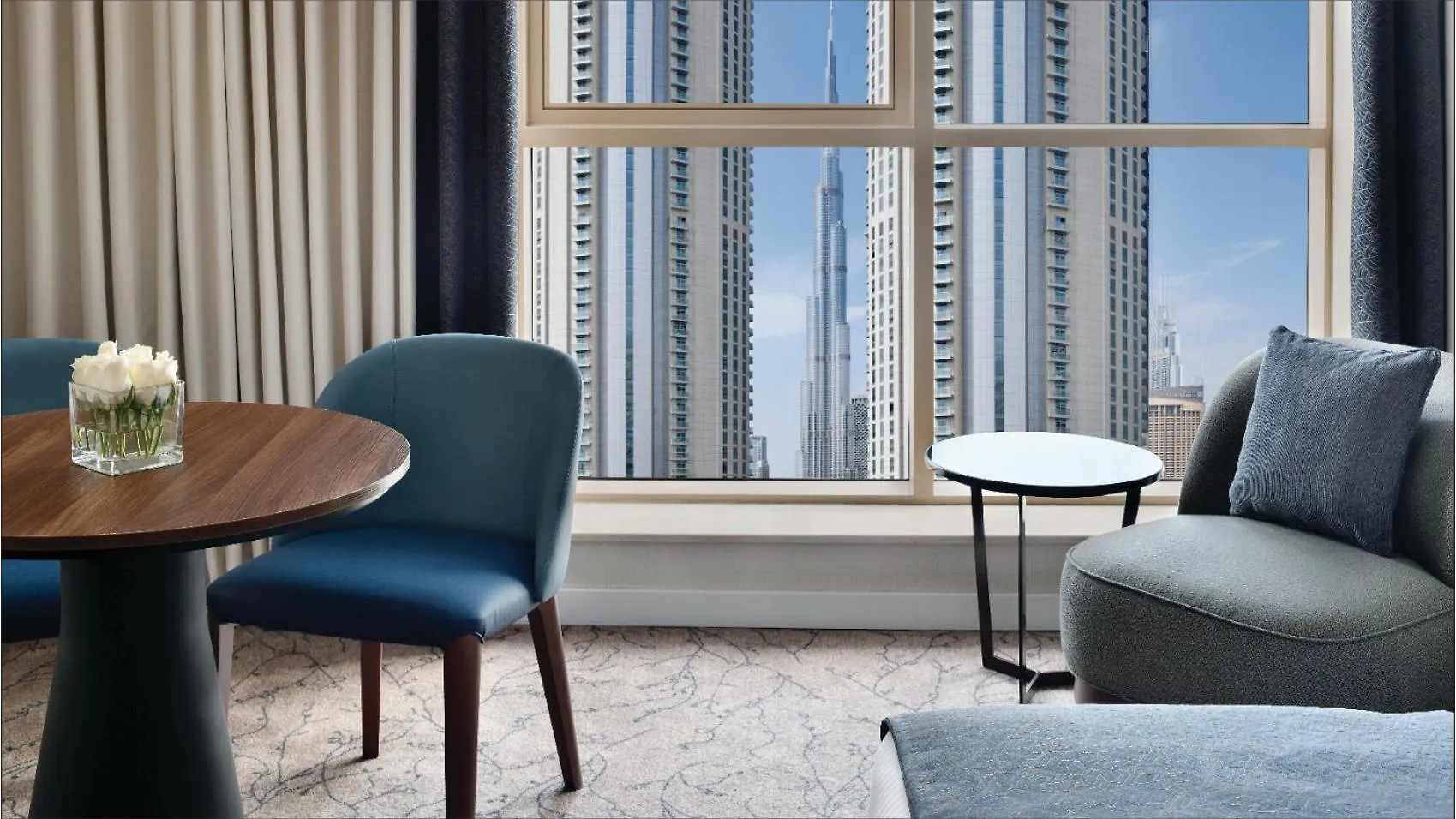 Moevenpick Hotel Apartments Downtown Dubai 5*,