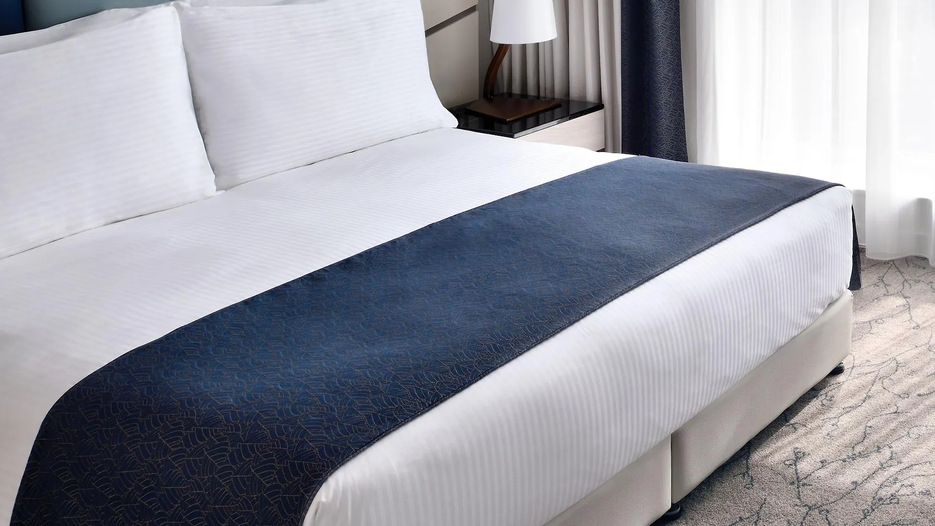 Moevenpick Hotel Apartments Downtown Dubai 5*,